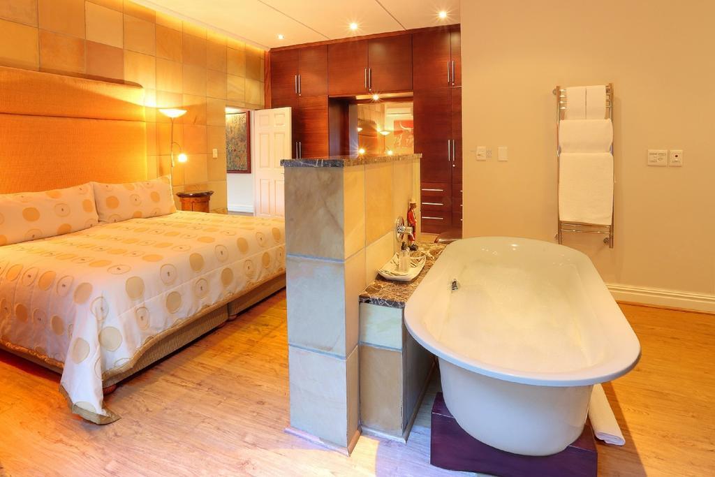 Falcons View Manor Knysna Room photo